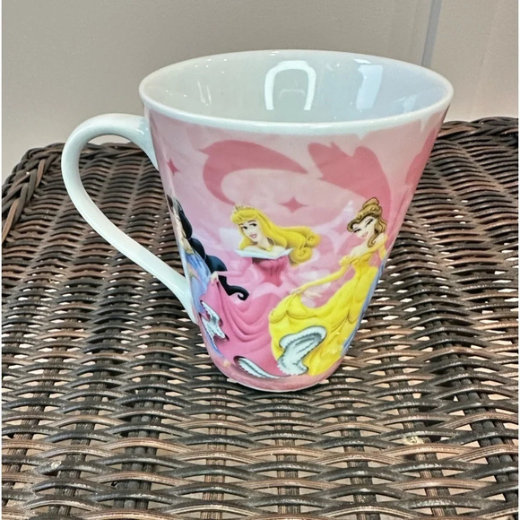 🏰 Disney Princess Mug 4” Tall - Perfect for your little princess! - Picture 1 of 6